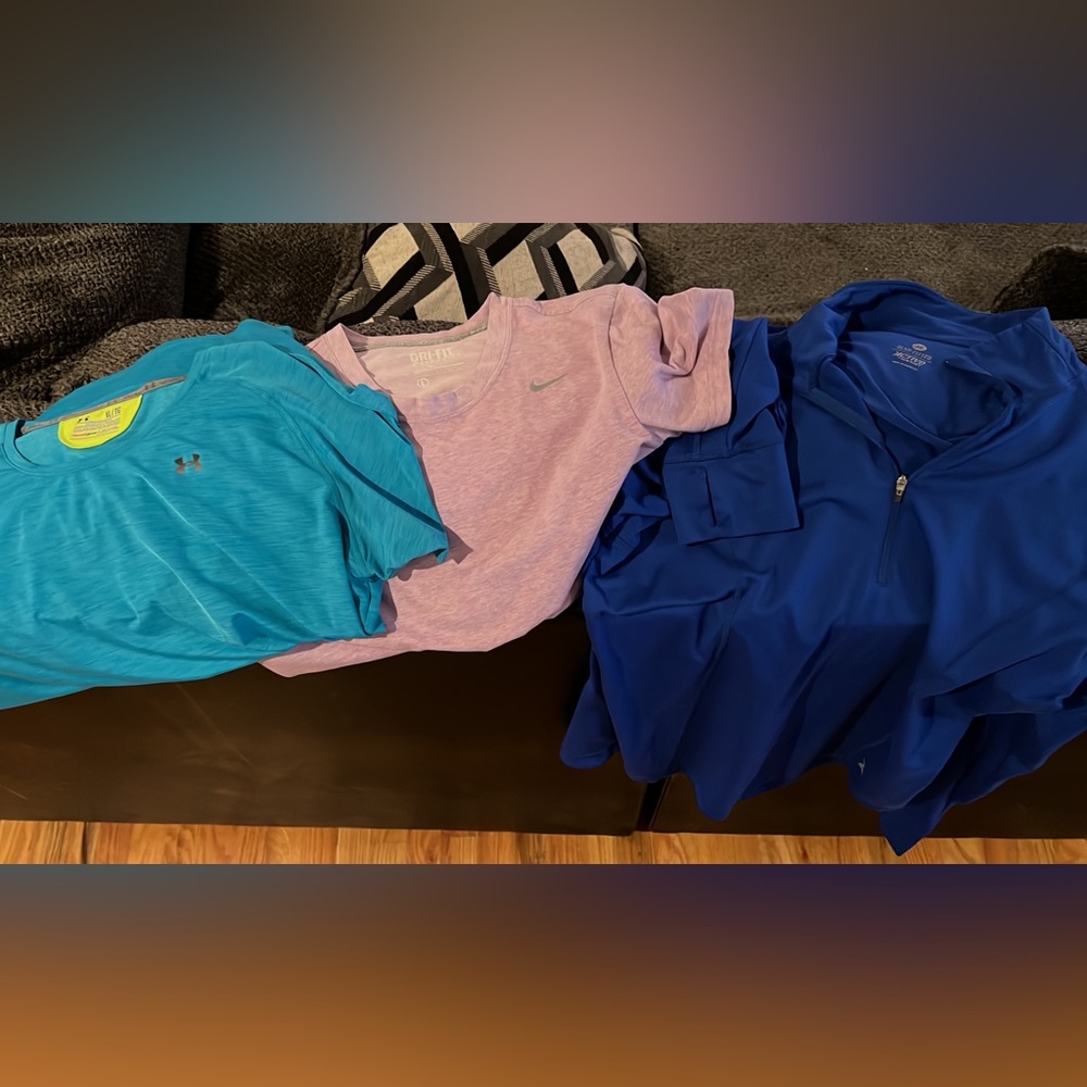 Women’s top active wear. L/XL bundle